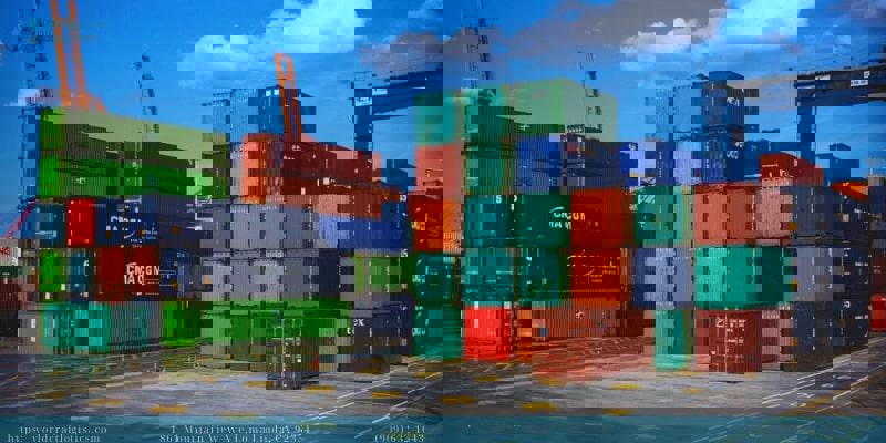 What additional criteria are there for classifying cargo ships