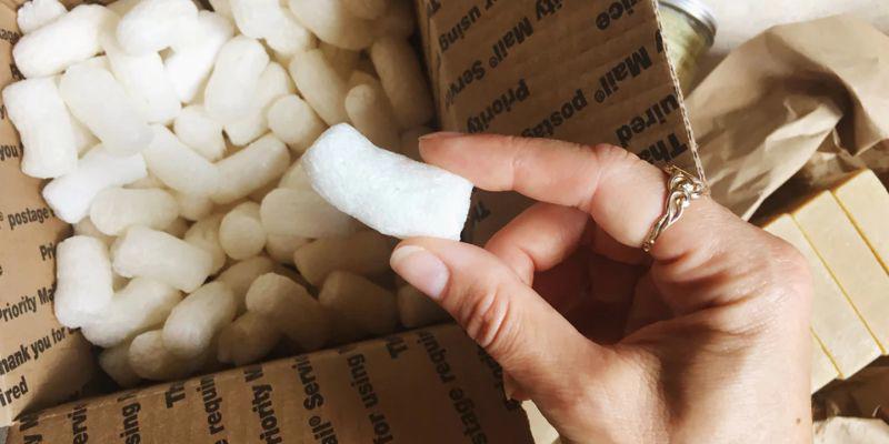 Packing peanuts dunnage