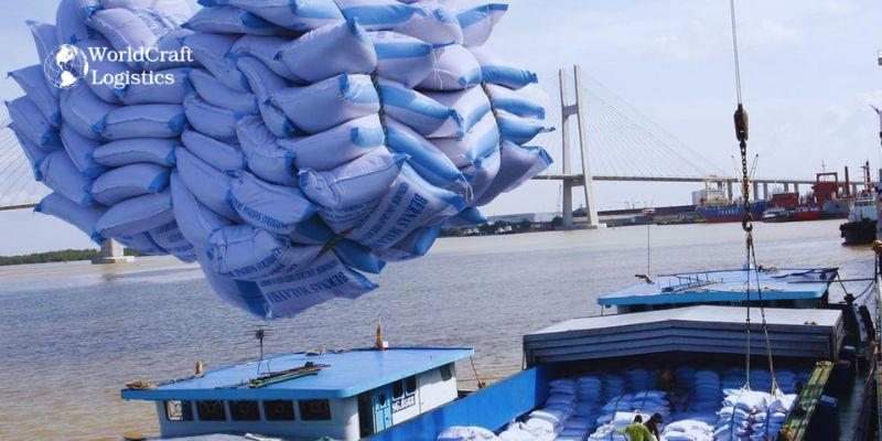 The barge carries rice to the port to prepare for export to the US