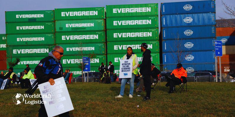 Shippers and dockworkers agree to a short-term agreement to stop port strikes